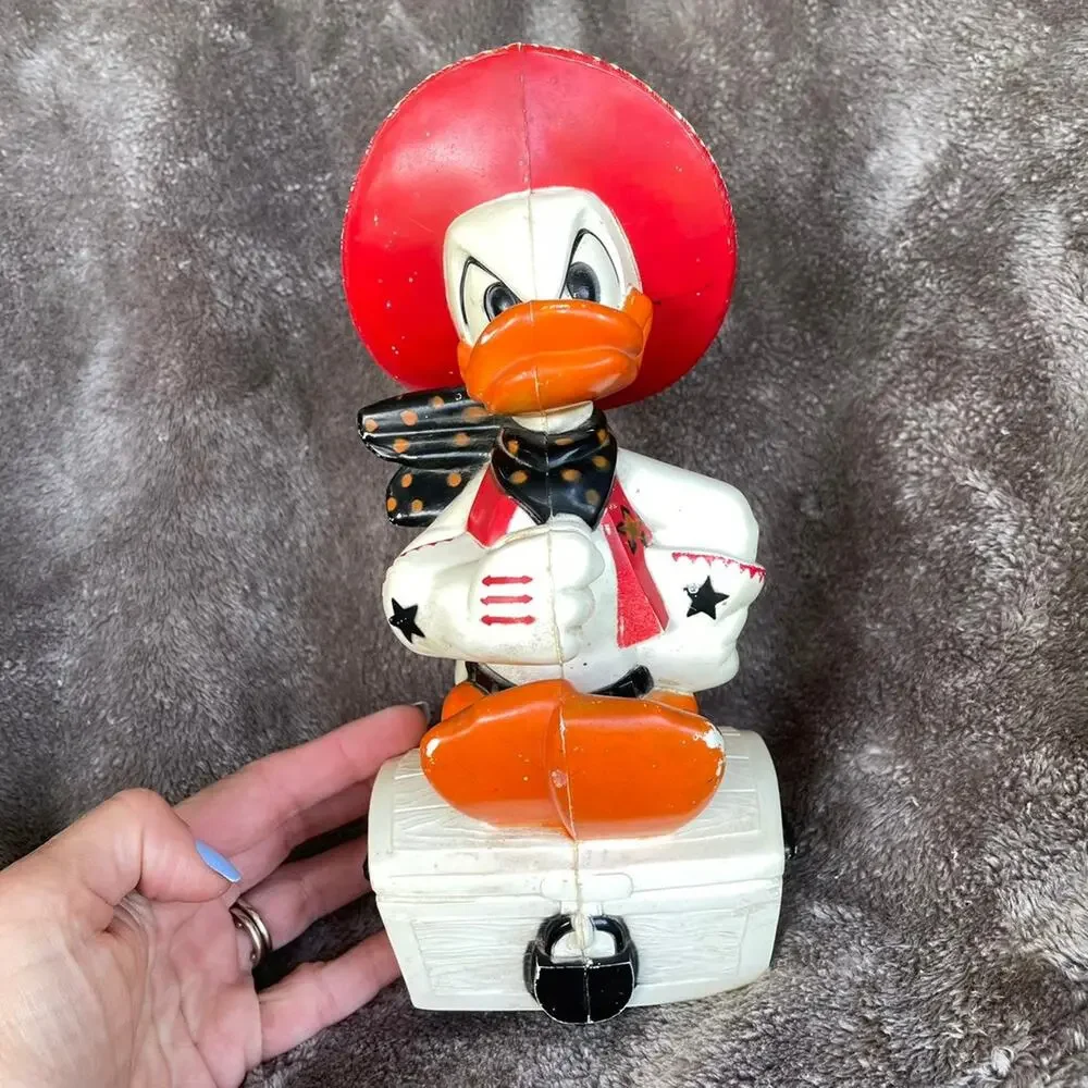 Vintage Knickerbocker Disney Donald Duck Cowboy Bank Western Sheriff Coin READ
